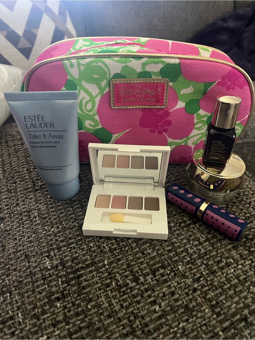 New Estée Lauder 5 Piece Set w/Cute Pouch